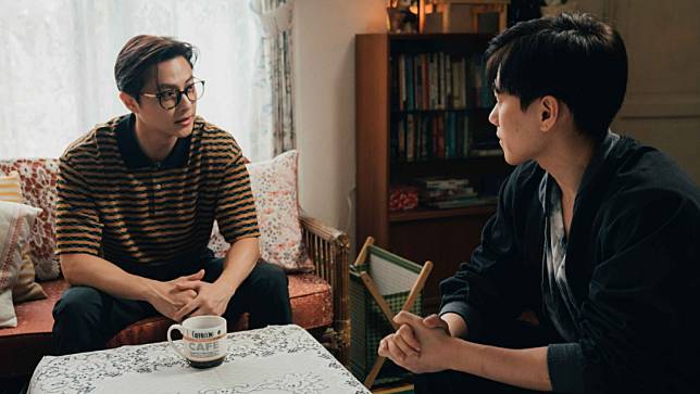 邱勝翊（左）與邱宇辰時隔14年在《關於未知的我們》同台演出。結果娛樂提供