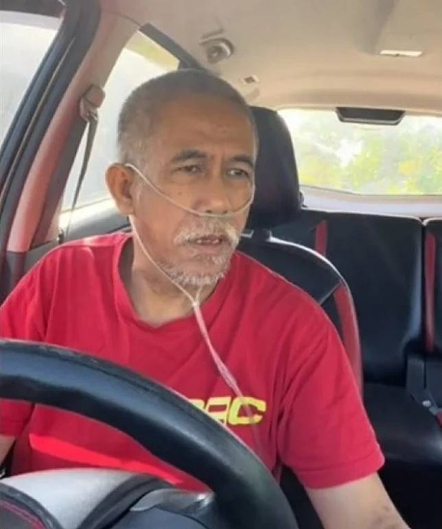 馬來西亞一名56歲的士司機，日前被人發現他戴著氧氣管工作。