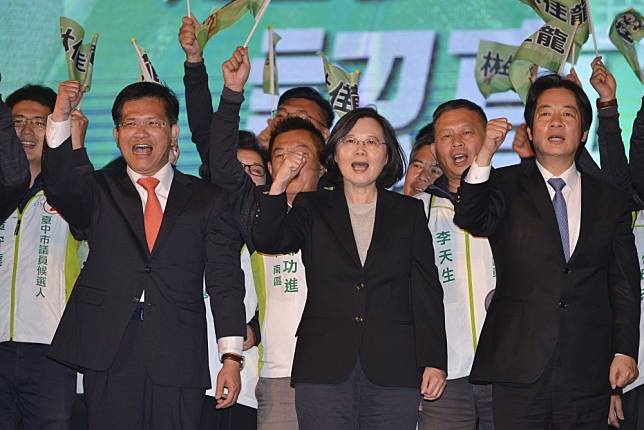 蔡英文指出，有兩種「奧步」企圖打壓台灣民主與選舉，一是假消息、另一是網路霸凌。（資料照片／李智為攝）