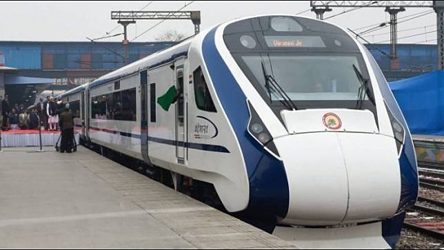 รถไฟกึ่งความเร็วสูงของอินเดียชำรุดหลังจากเปิดใช้งานเพียง 1 วัน