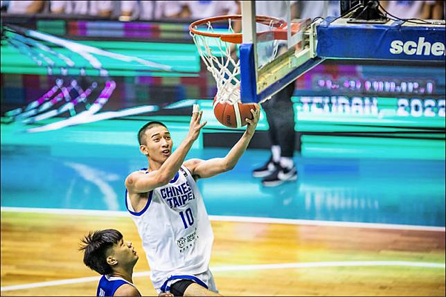 台灣隊張俊生昨繳全隊最高24分，仍與預賽全勝失之交臂。(取自FIBA官網)