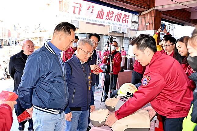 宜蘭警、義消弟兄捐血迎新年!