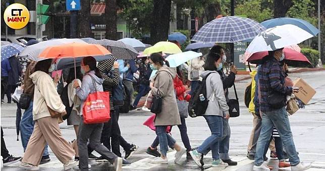 2地一路濕涼到週末！下週三「冷空氣報到」再變天　北部再現1字頭低溫