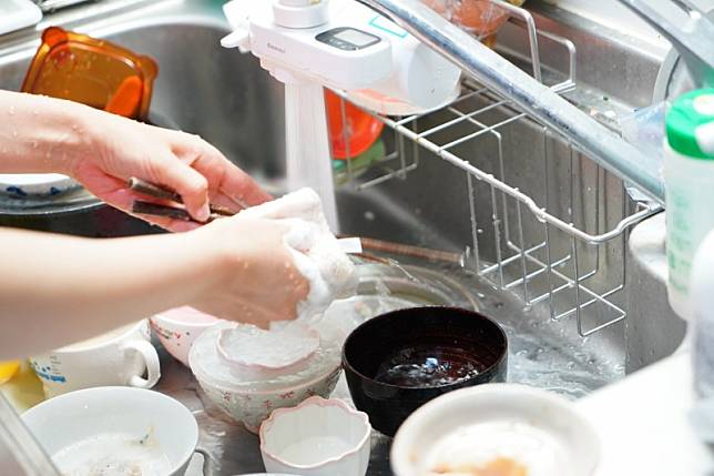 家事達人分享一款免費的洗碗神器，不用洗碗精就能清潔乾淨。（示意圖／取自photoAC）
