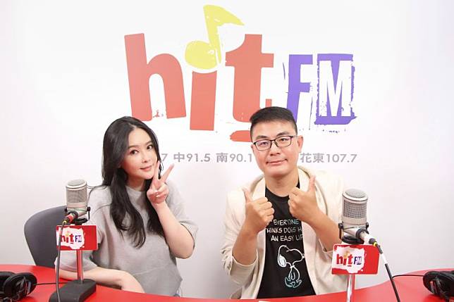藝人蕭淑慎(左)與Hit Fm聯播網《嗆新聞》節目主持人黃揚明聊近況。（圖／Hit Fm聯播網提供）