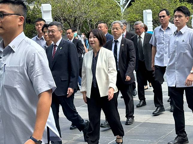 行政院長卓榮泰今天南下屏東縣政府出席活動，媒體詢問核三廠是否會延役？卓揆簡單的回應表示：「台電加油」。（圖：溫蘭魁攝）