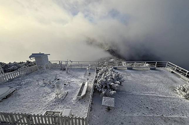 玉山氣象站今晨雪景。（氣象署提供）