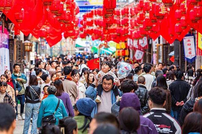 People visit a historical and cultural street in Xixiu District of Anshun City, southwest China's Guizhou Province, Oct. 2, 2024. (Photo by Chen Xi/Xinhua)