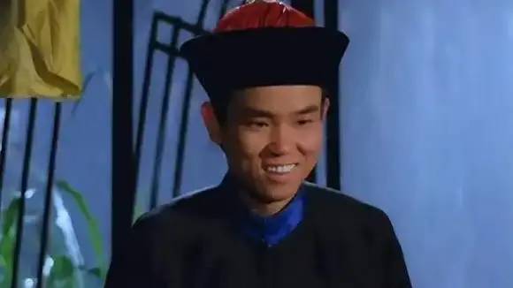 ▲香港資深影人，憑藉《開心鬼》廣為人知的黃百鳴涉入股票內線交易案，遭控匯款指示妹妹大量買進公司股票，法院22日正式裁定罪名成立。（圖／翻攝自微博）