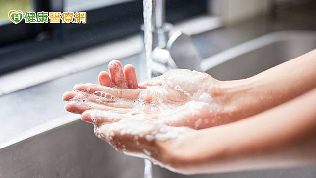 孩童加強落實肥皂勤洗手，並做好個人衛生、注意居家及活動場所環境清潔及消毒。