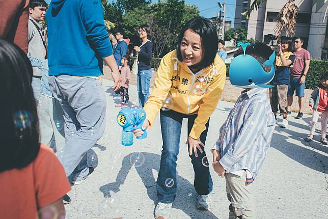 小燈泡媽媽王婉諭。   圖：王婉諭臉書