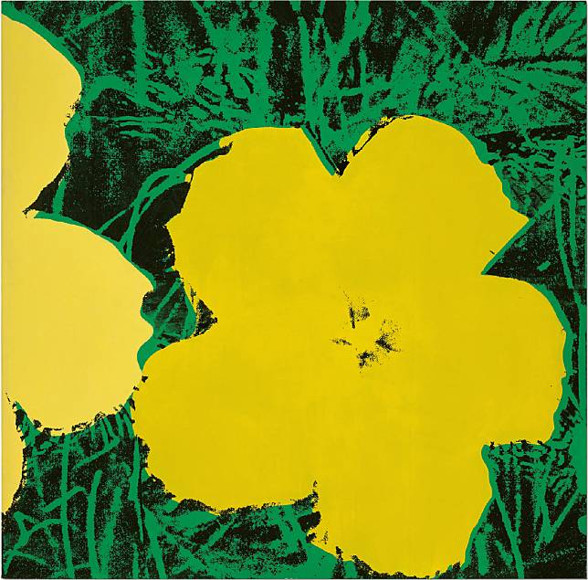 【二十及二十一世紀晚間拍賣拍品】 《花》作者：Andy Warhol（1928年至1987年），創作年份：1965年，規格：壓克力、絲網印刷、墨水、畫布，208.3×208.3厘米，估價： 6280萬至9280萬港元，成交價：6662.5萬港元，特色：藝術家沒花太多筆墨在畫面中的花朵上，反而背後的草地就有不少層次，吸引觀眾用想像力在腦海中為花朵繪上細節。此作成為亞洲有史以來藝術家成交金額最高的《花》系列作品（拍賣行提供）