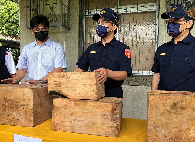 警方查獲阿里山地區山老鼠集團，查扣多種珍貴林木。（中央社）