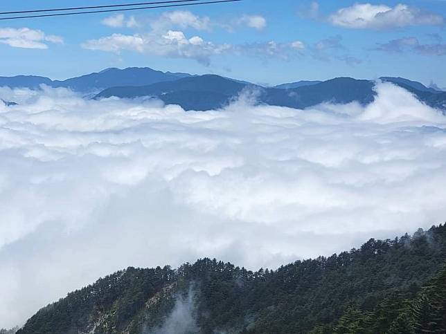 南橫雲海美景。　　　　　（中華旅行社提供）