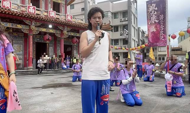 位於台東延平鄉的玄濟宮近日引起民眾熱議，女主事人鄔馨茹自稱擁有濟顛禪師、東方紫微聖人等多重身分，過去更透過直播宣稱「生病不要看醫生」、她可以與外星人對話等，爭議言行引發社群熱議。(圖擷自台東玄濟宮YouTube直播)