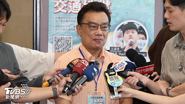 民眾黨今天上午舉辦「台灣怎麼脫離交通地獄？」主題講座，白委林國成會前受訪。（圖／華子琛攝）