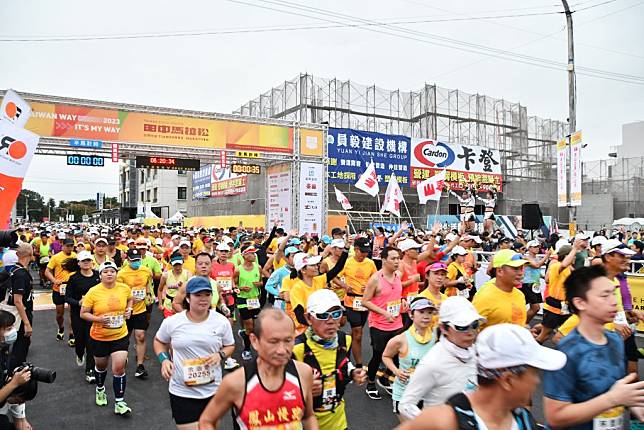 田中馬拉松路跑吸引國內外一萬六千多名選手參加。（記者曾厚銘攝）