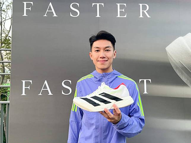 前三鐵運動員劉峻崚早前穿上adidas adizero pro 4出戰Garmin及台北半馬等賽事。