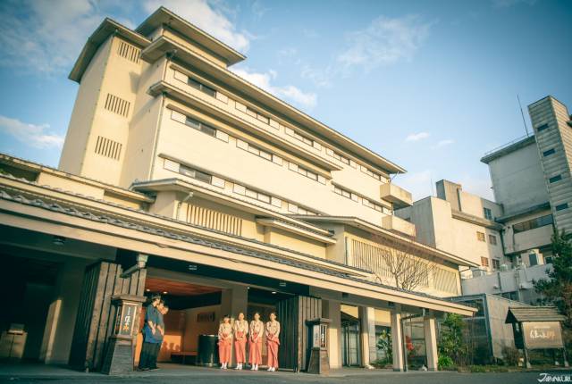 
<p><b>佳水鄉溫泉旅館</b></p><p>
</p><p>
－地址：石川縣加賀市片山津溫泉</p><p>
－CHIECK IN／OUT：15:00／10:00</p><p>
－<a href=