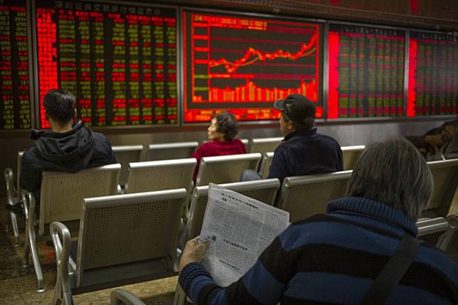 Fewer than 10 per cent of China’s small investors seek compensation. Photo: AP