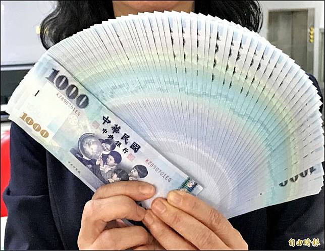 行政院長蘇貞昌昨宣布開春後每人發6000元現金。(資料照)