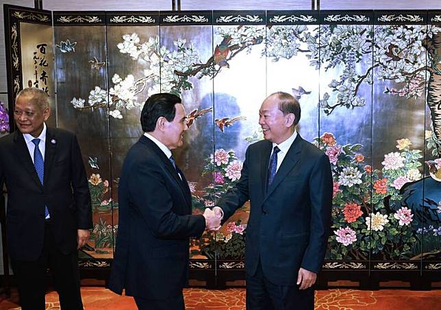 前總統馬英九今晚在廣州與中共廣東省委書記黃坤明會面。(馬英九基金會提供)