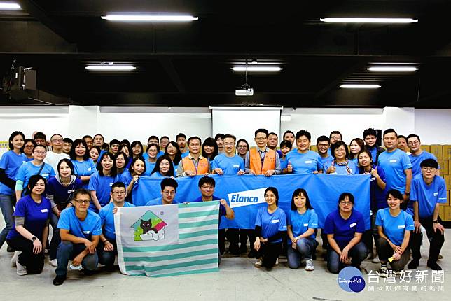台灣禮藍動保2022全球志工日，助安得烈食物銀行愛心食物箱包裝。