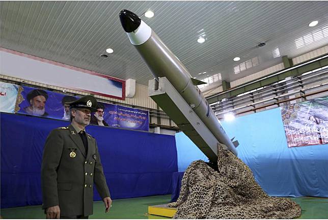 哈塔米強調，飛彈計畫一直該國的首要任務，需要進一步開發。圖為日前伊朗公布征服者短程彈道飛彈。（達志影像／美聯社資料照片）