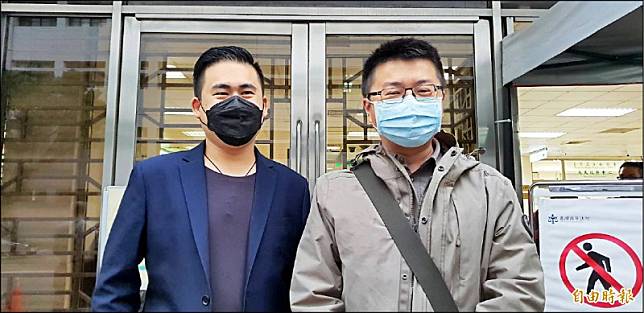 高院昨傳喚被告王炳忠(左)、林明正到庭。(記者楊國文攝)