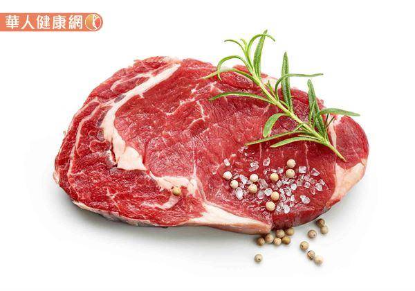 肉品解凍也是一門藝術！這樣做保留肉汁，讓料理更好吃