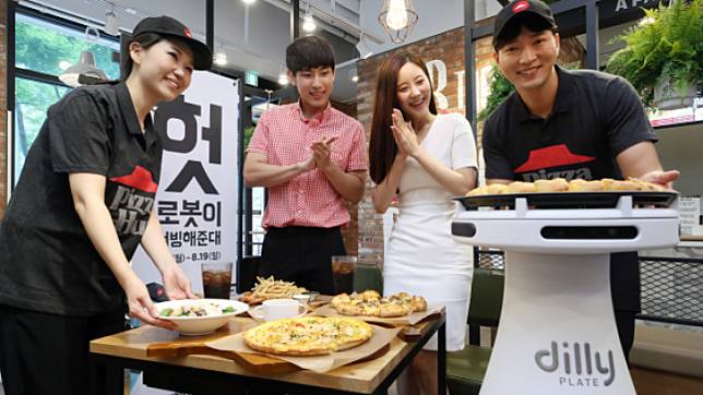 Pizza Hut ในเกาหลีใต้ ทดลองใช้หุ่นยนต์เสิร์ฟพิซซ่า โดยเสิร์ฟต่อครั้งได้มากที่สุดถึง 22 กก.