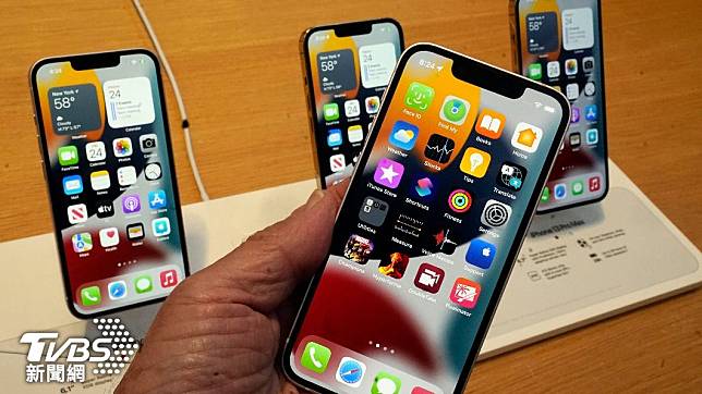蘋果三款iPhone 13系列手機，成為大陸去年熱銷榜前三強。（圖／達志影像美聯社）