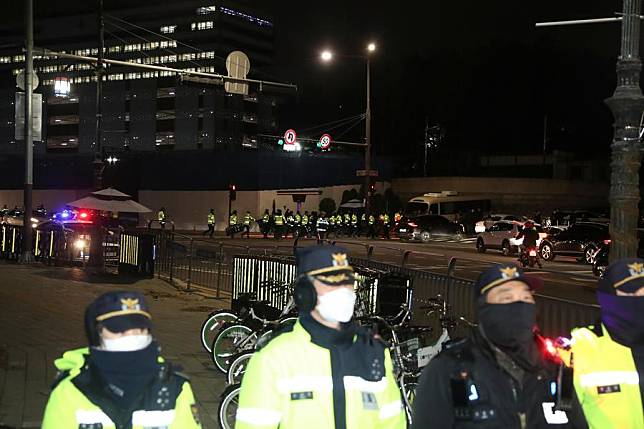 Police are deployed to maintain order outside the presidential office in Seoul, South Korea on Dec. 4, 2024. (Xinhua/Yao Qilin)