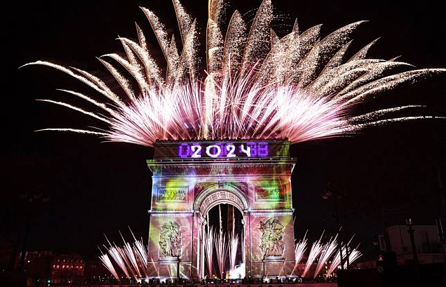 Fireworks illuminate the sky over the Arc de Triomphe during the New Year's celebrations on the Champs Elysees avenue in Paris, France, on Jan. 1, 2024. (Xinhua/Gao Jing)