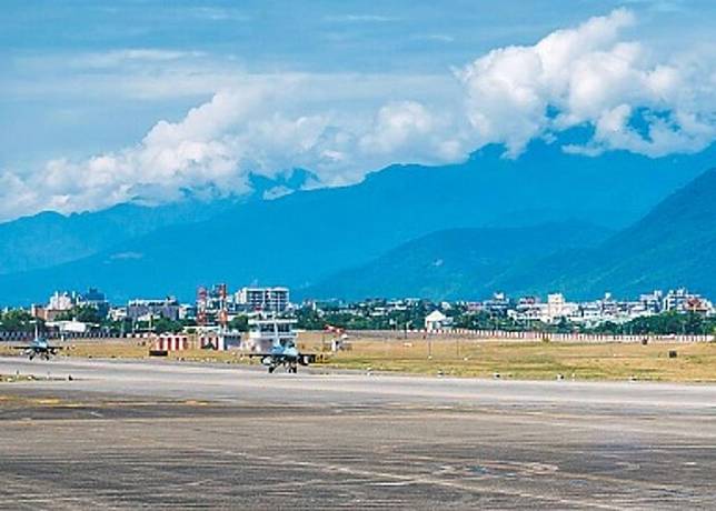 台灣空軍佳山基地（圖）遭小型教練機誤闖。（中時電子報圖片）