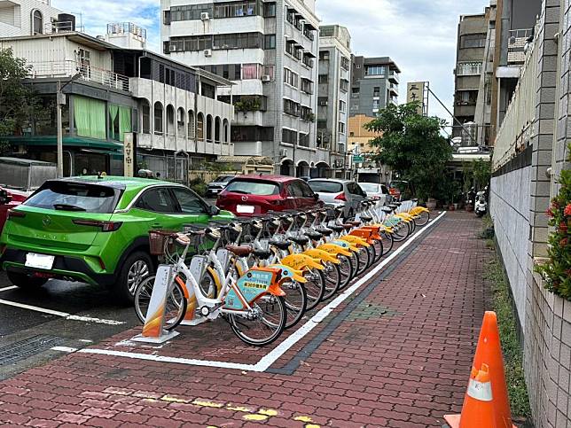 南大爭取在府城後校門處設置YouBike站點，師生可以騎公共自行車往返兩校區。（記者施春瑛攝）