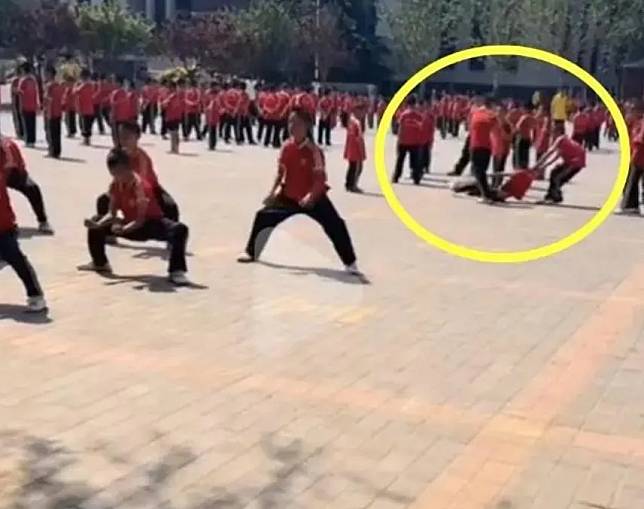 網友反應河南一少林武校直播驚見學童遭霸凌。（圖／翻攝大皖新聞）