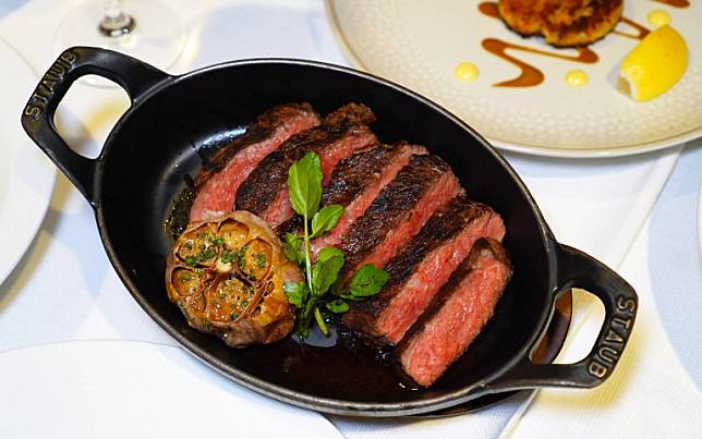 星級牛排餐廳新菜藏驚喜　澳洲精品和牛、中式溏心鮑魚端上桌
