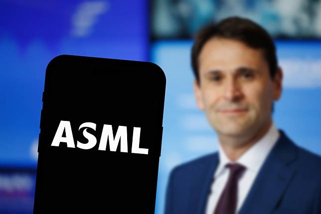 【美股研究報告】ASML 24Q3訂單大減，股價暴跌16%後恐一蹶不振？