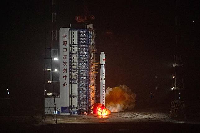 A Long March-4B Y53 carrier rocket carrying a satellite for ocean-salinity detection blasts off from the Taiyuan Satellite Launch Center in north China's Shanxi Province, Nov. 14, 2024. (CNSA/Handout via Xinhua)