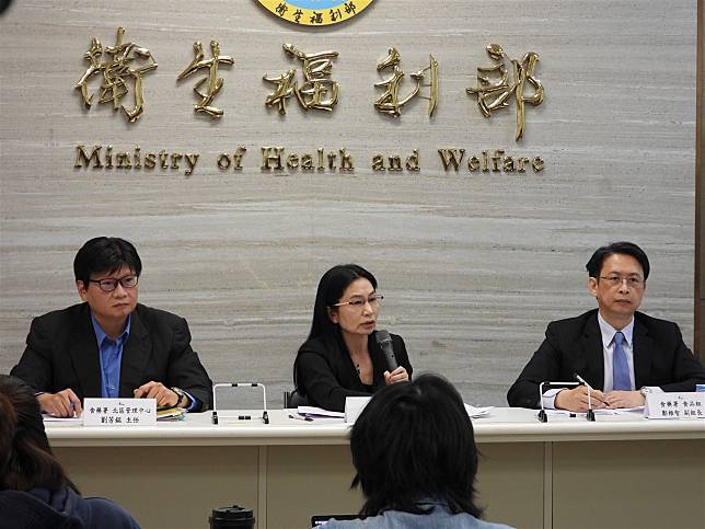 食藥署署長吳秀梅主持例行記者會，說明小林製藥紅麴問題產品事件。（記者吳典叡攝）