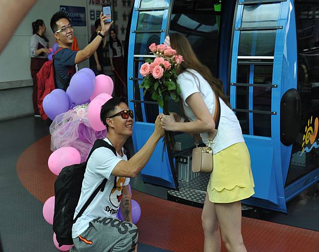 馬國情侶日月潭水晶纜車求婚成功