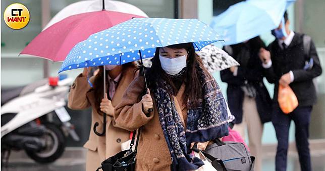 好天氣沒了…2張衛星雲圖秒懂　水氣「由南往北」增加：全台有雨