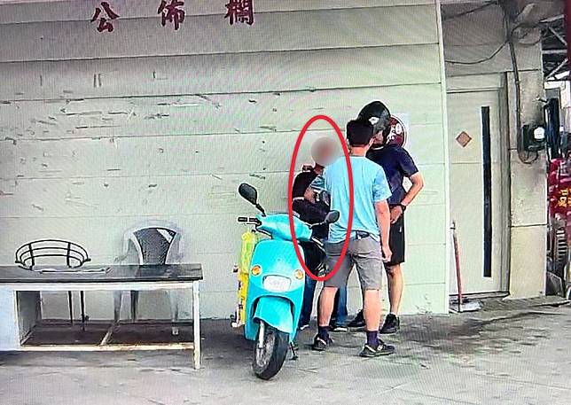 市警一分局東門派出所查獲遭台南地檢署通緝的黃姓通緝犯及毒品。（民眾提供）