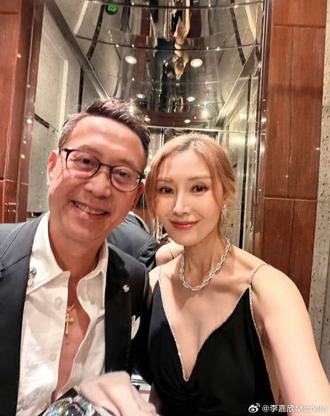 李嘉欣和老公感情甜蜜。翻攝李嘉欣微博