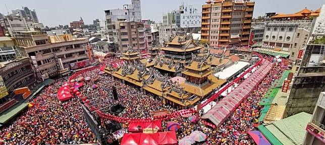  全台瘋媽祖！香燈腳沿途護駕粉紅超跑！白沙屯媽祖遶境15大你不可不知道的事