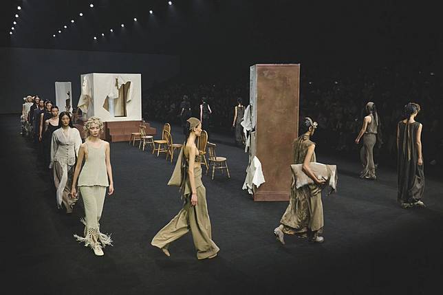 Ya Yi spring-summer 2025 show during Shanghai Fashion Week (Photo: courtesy of Jia Cheng Ou)