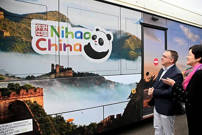 Yuan Yuan &reg;, director of the China Cultural Center in Malta, introduces the images showcased on a Chinese-made electric bus to Maltese Minister for Transport, Infrastructure and Public Works Chris Bonett in Santa Lucija, Malta, on Nov. 9, 2024. (Photo by Jonathan Borg/Xinhua)