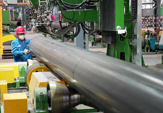 A man works on the production line of a steel pipe manufacturing company in the Qinhuangdao Economic and Technological Development Zone, north China's Hebei Province, Nov. 5, 2023. (Xinhua/Yang Shiyao)