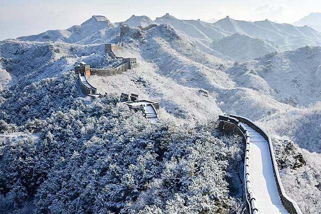 This undated photo shows the Jinshanling section of the Great Wall in Luanping County, north China's Hebei Province. (Photo by Duan Jiujun/Xinhua)